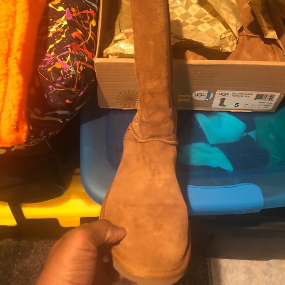 Size 5 worn once UGG Boots - Picture 3 of 5